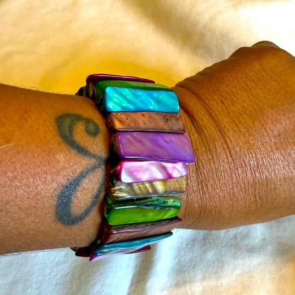 Vintage Jewelry - Mother of Pearl Rainbow Multi Color Stick Stretch Bracelet